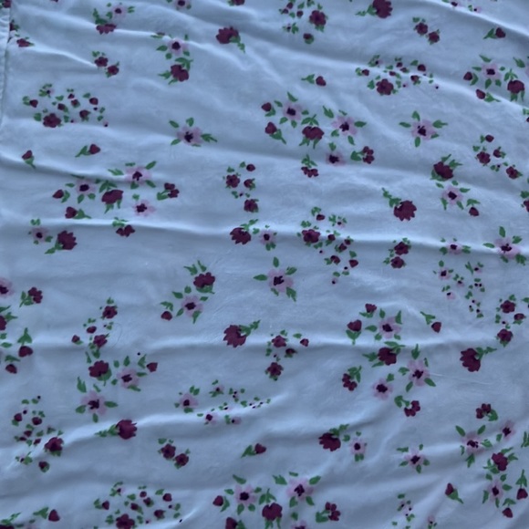 White cardigan with flowers - Picture 2 of 5